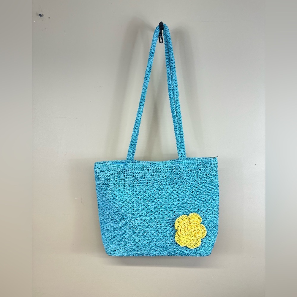 Tote blue/yellow 18”w 13” length strap 19” great preowned condition zip close